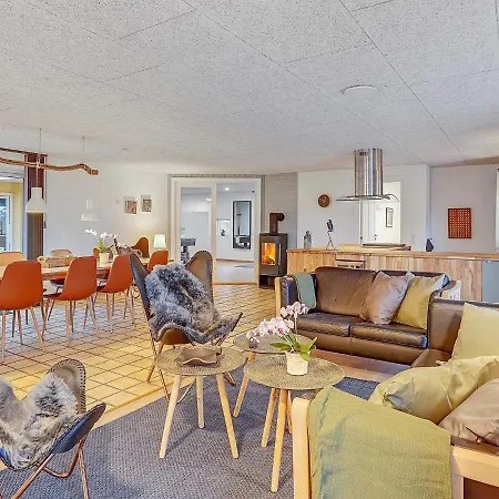 Five-bedroom Holiday In Blåvand 26 *