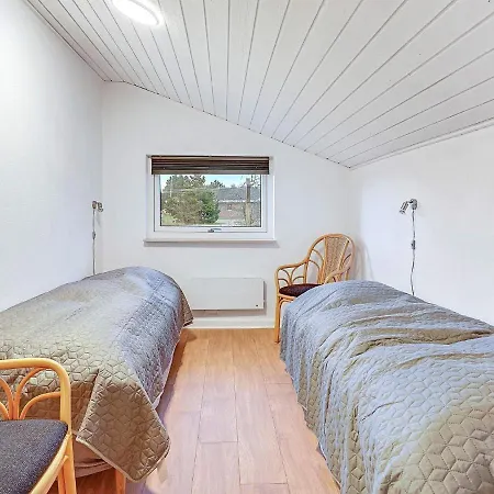 Five-bedroom Holiday In Blåvand 26 *